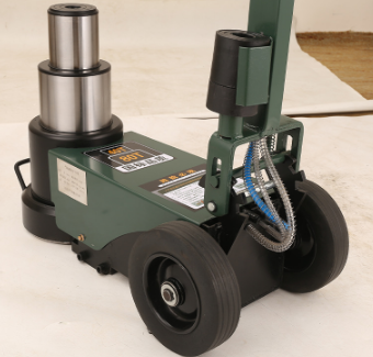 我們可以自行修復(fù)臥式千斤頂?shù)哪男┕收? style=