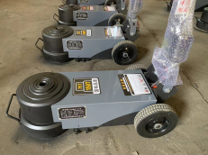 臥式千斤頂工作輔助設備調(diào)節(jié)高度位置